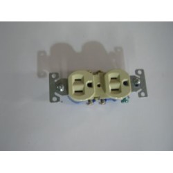 Unversal E-Z Wire Parallel Grounding Duplex Receptacle 